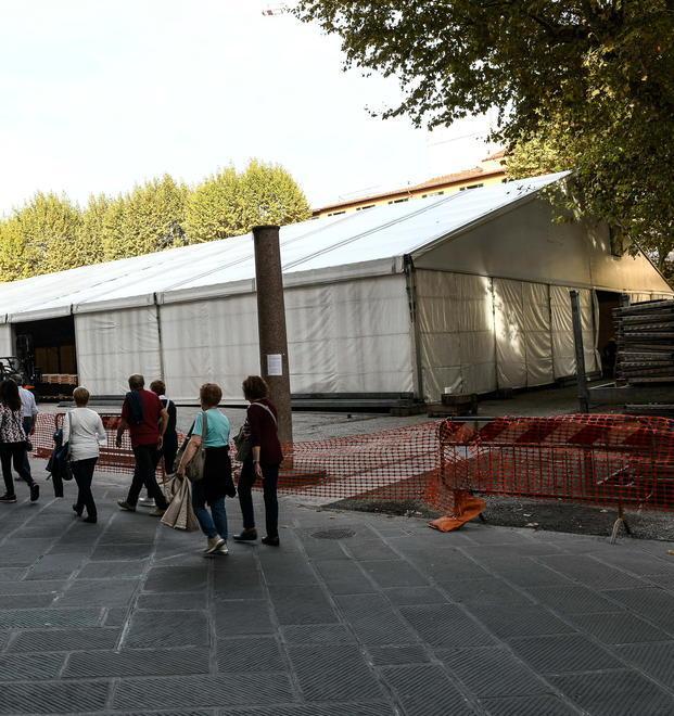 Lucca Comics: si montano gli stand, raffica di divieti in centro 