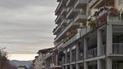 Il mattone non tira più, ma chi può fa affari
