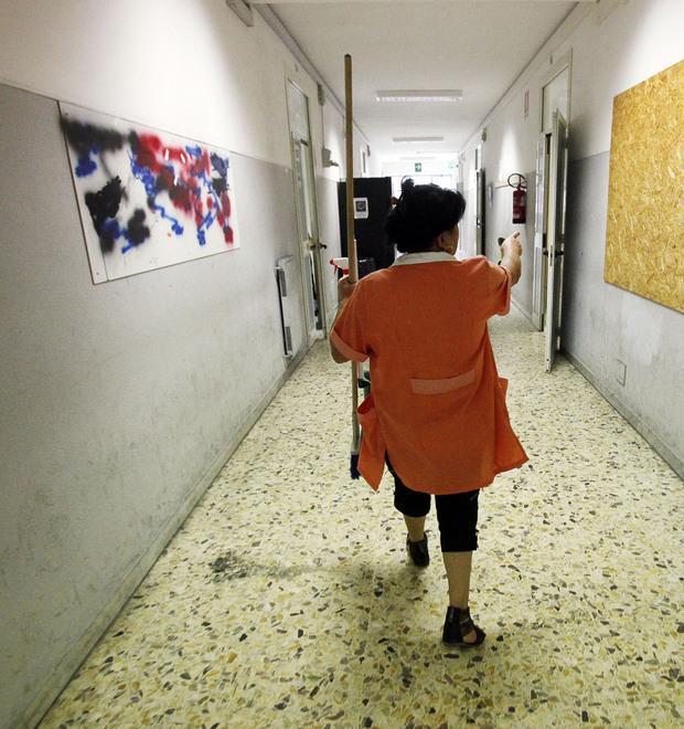 Bidelle degli appalti, martedì lo sciopero Possibili chiusure 