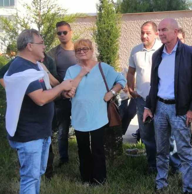 Il porta a porta è già ok Il sindaco arriva in visita ascoltando i cittadini 