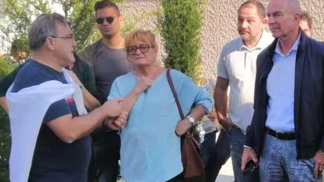 Il porta a porta è già ok Il sindaco arriva in visita ascoltando i cittadini