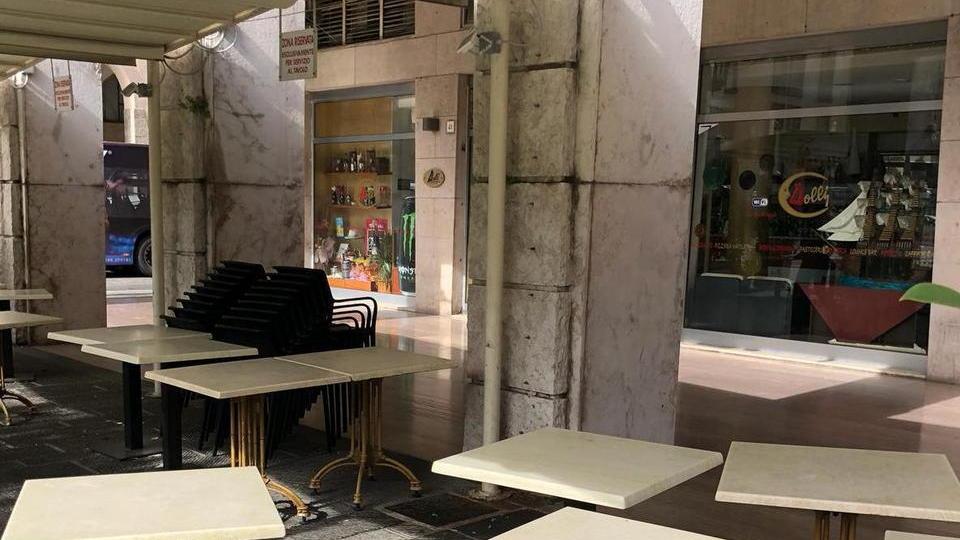 Bar Dolly chiuso, è allarme degrado «Così i turisti scapperanno via»