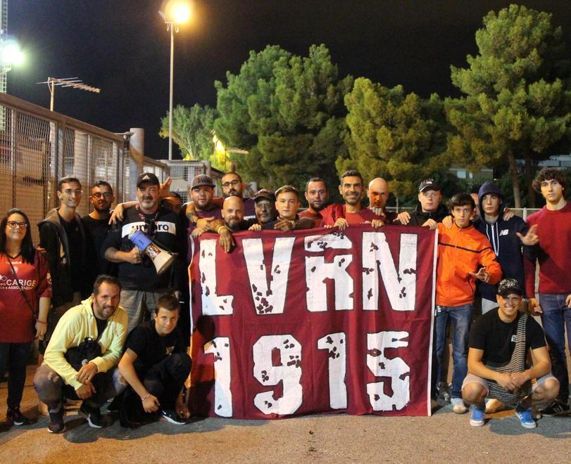 «Amici e col cuore amaranto» In gradinata cresce il “Lvrn 1915”