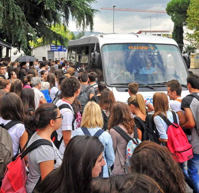 Bus troppo affollati, la rabbia dei pendolari 