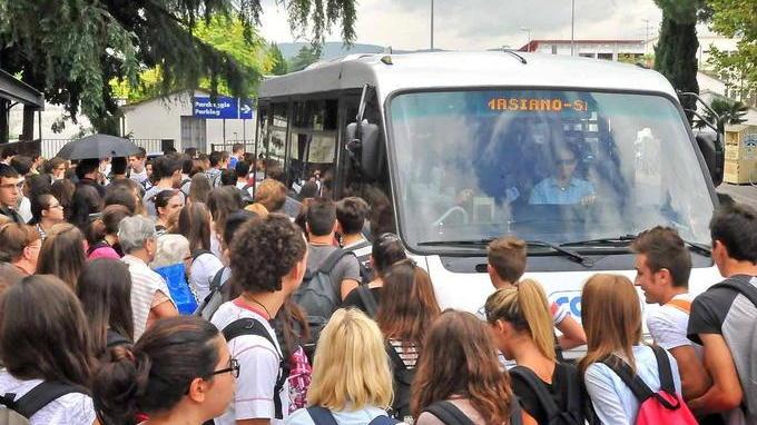 Bus troppo affollati, la rabbia dei pendolari