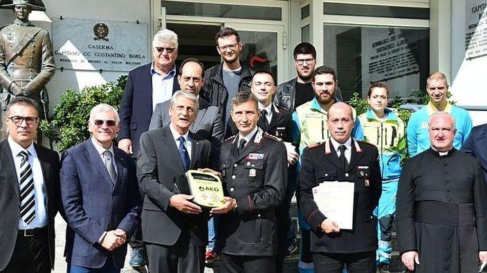 Un nuovo defibrillatore per i carabinieri di Iolo