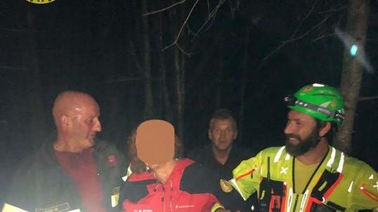 Bloccati dalla nebbia sul Cimone: salvati