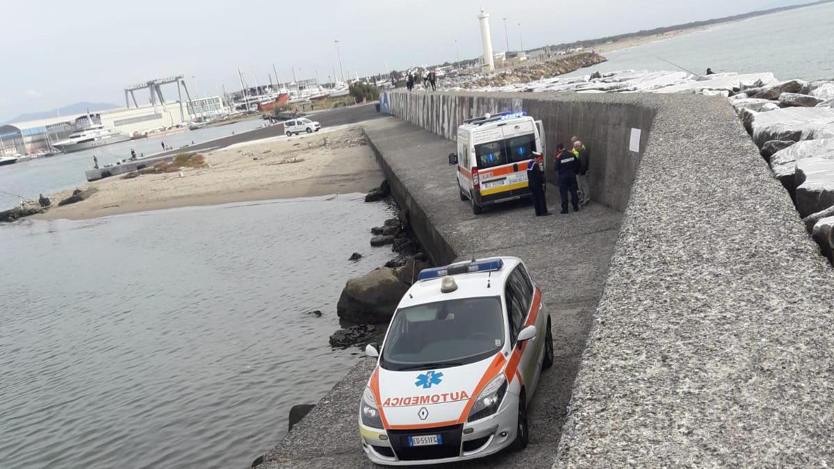 Cade dal Muraglione e fa un volo di tre metri