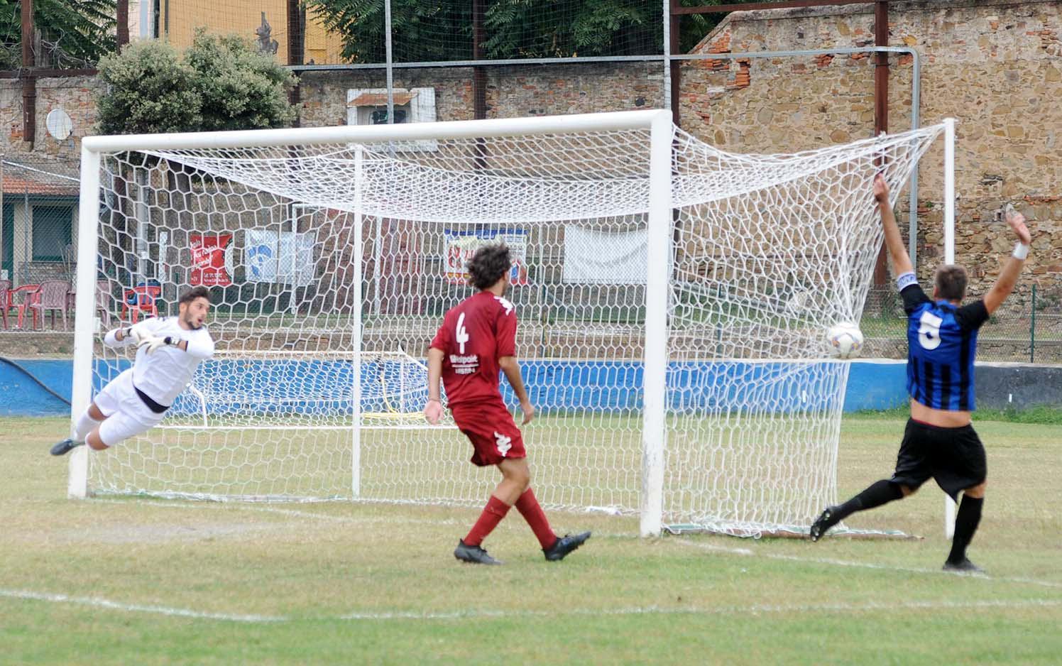 Il gol di Catalano (foto Paolo Barlettani)