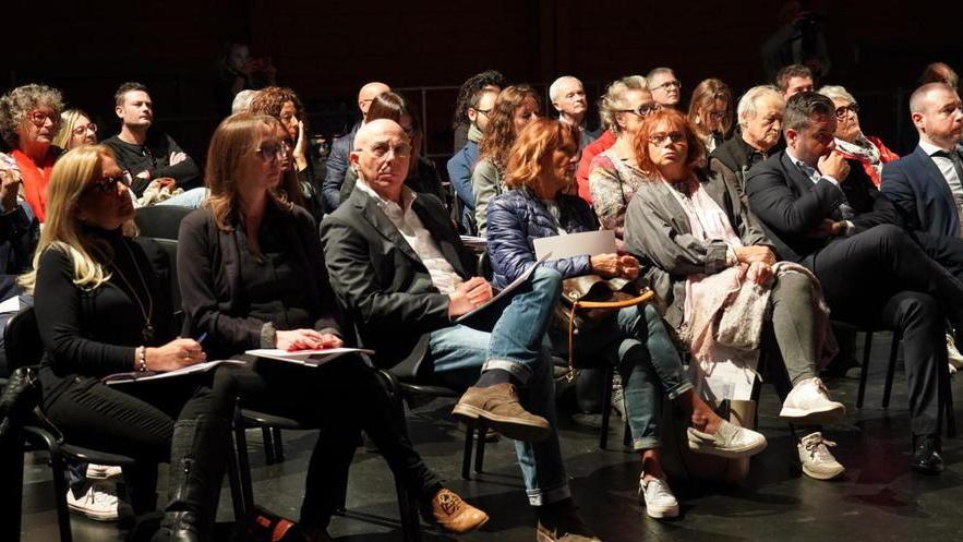 Un momento della presentazione al Teatro Era (Foto Franco Silvi)