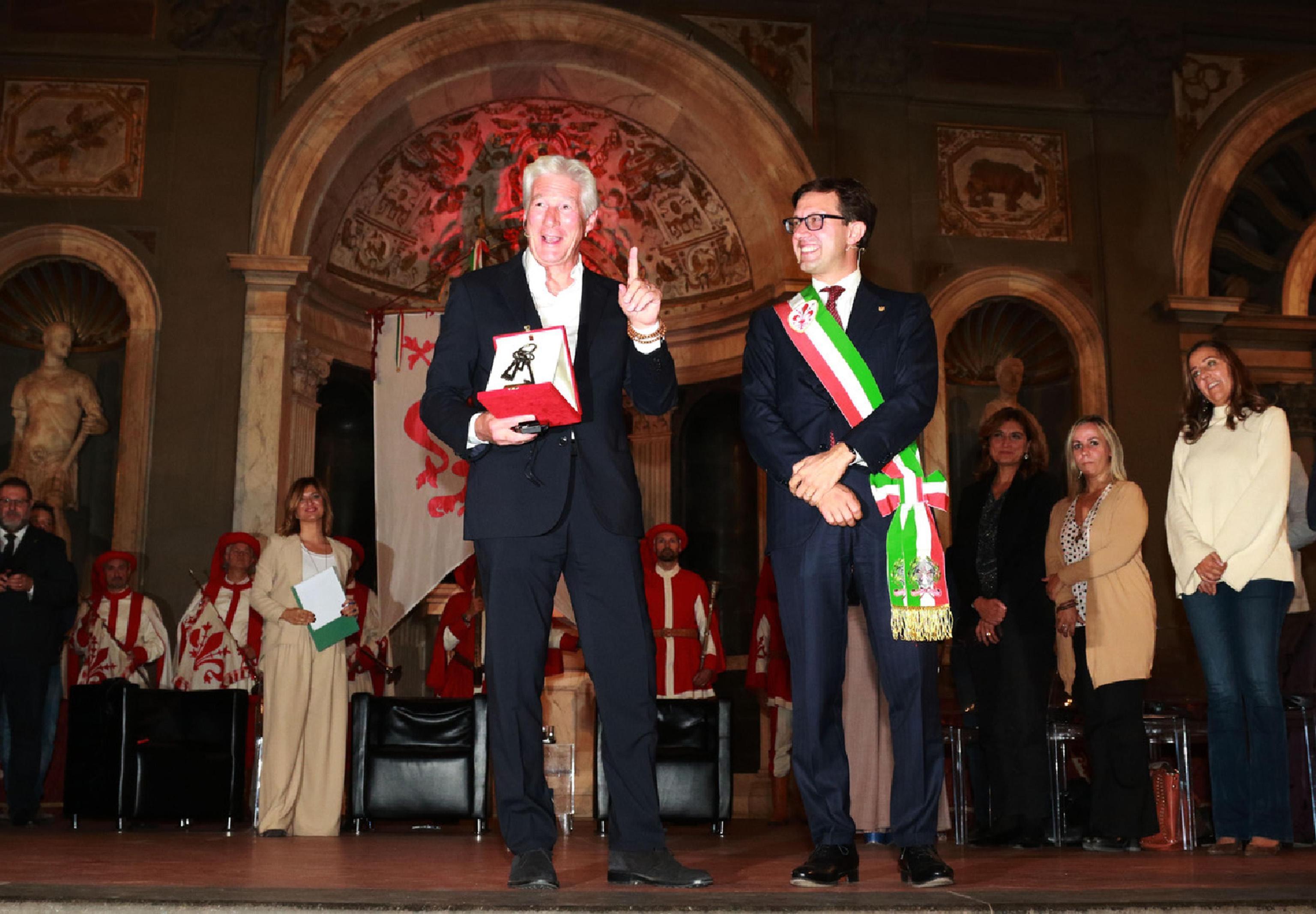 A Richard Gere le chiavi di Firenze per l'impegno umanitario