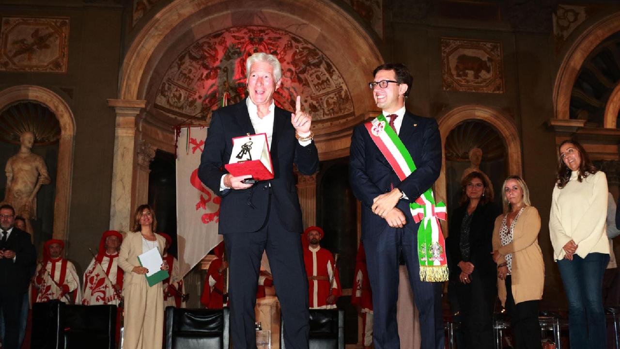 A Richard Gere le chiavi di Firenze per l'impegno umanitario