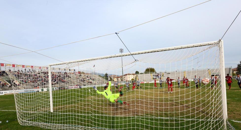 Lucchese, una vittoria di rigore che salva la panchina di Monaco 