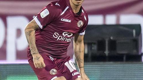 Un’altra mazzata sulla testa del Livorno: Stoian crociato rotto, starà fuori sei mesi