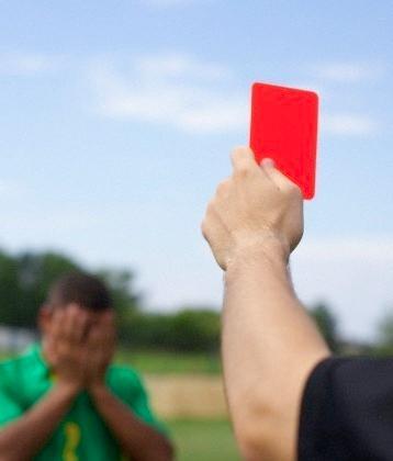 Collagna-Borzanese sospesa per le minacce all'arbitro, accertamenti in corso