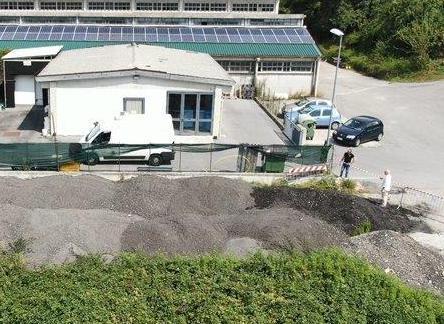 Resti di asfalto, sfalci rottami e altri rifiuti Denunciati in due 