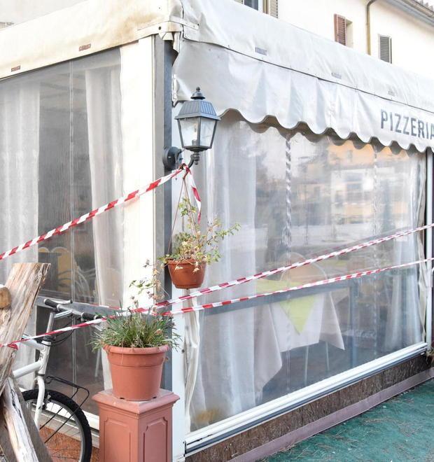 Ordine di ripristino per la pizzeria data alle fiamme 