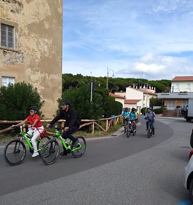 Bici e trenino elettrico Bolgheri capitale della mobilità “verde” 