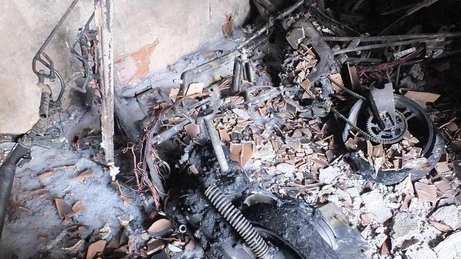 Tornano le fiamme in via Norvegia: bruciati nella notte due scooter