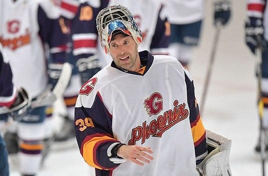 Cech para anche a hockey