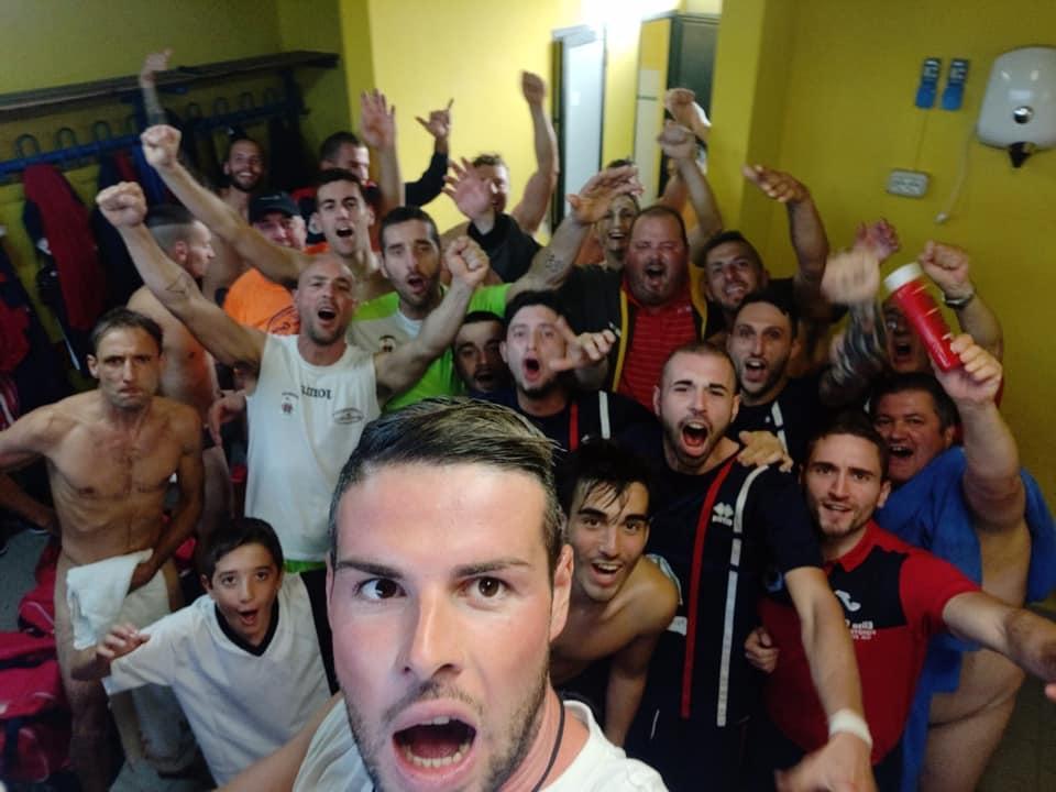Il selfie del Vagli dopo la vittoria (foto dalla pagina Facebook Asd Vagli)