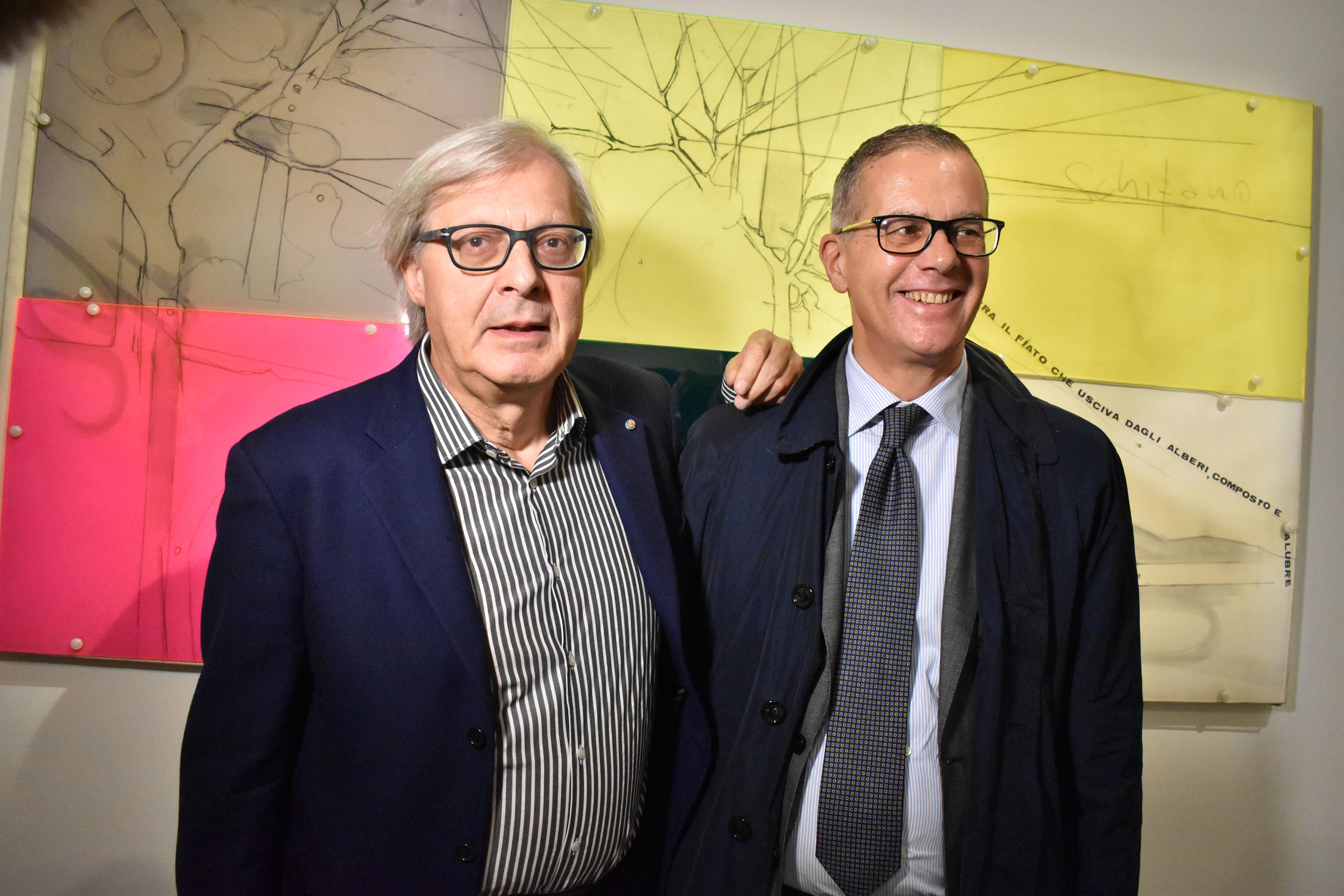 Il critico d'arte Vittorio Sgarbi e il presidente della Fondazione Caript Luca Iozzelli (Foto Gori)