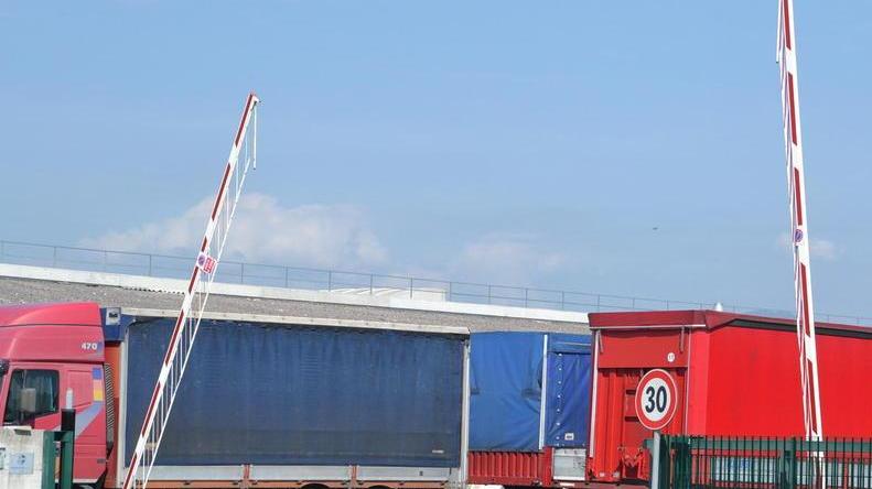 Travolto da un muletto rischia una gamba: grave operaio 59enne