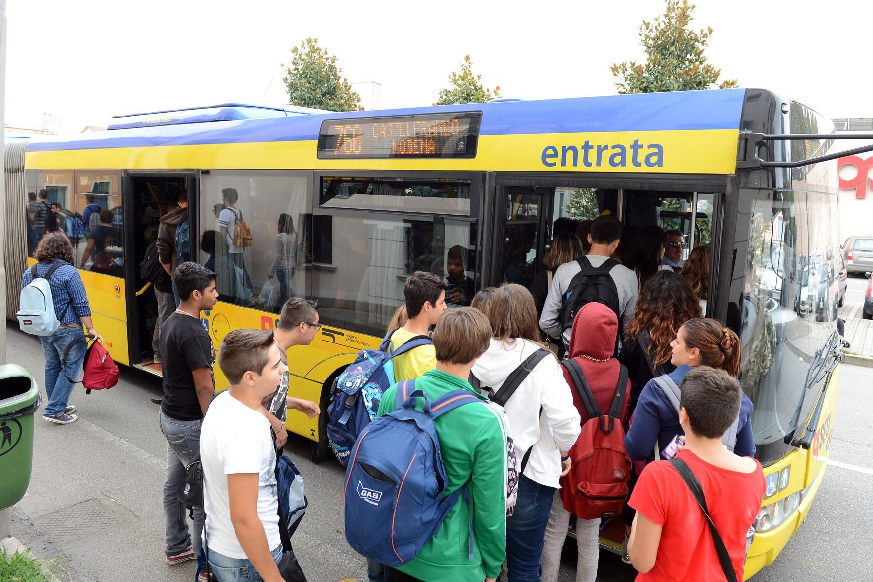 Castelfranco. Ragazzi prigionieri nel bus «Porte bloccate per 40 minuti» 