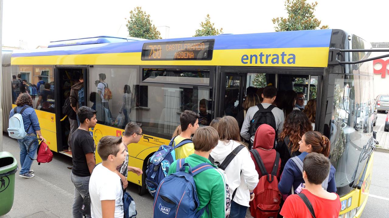 Castelfranco. Ragazzi prigionieri nel bus «Porte bloccate per 40 minuti»