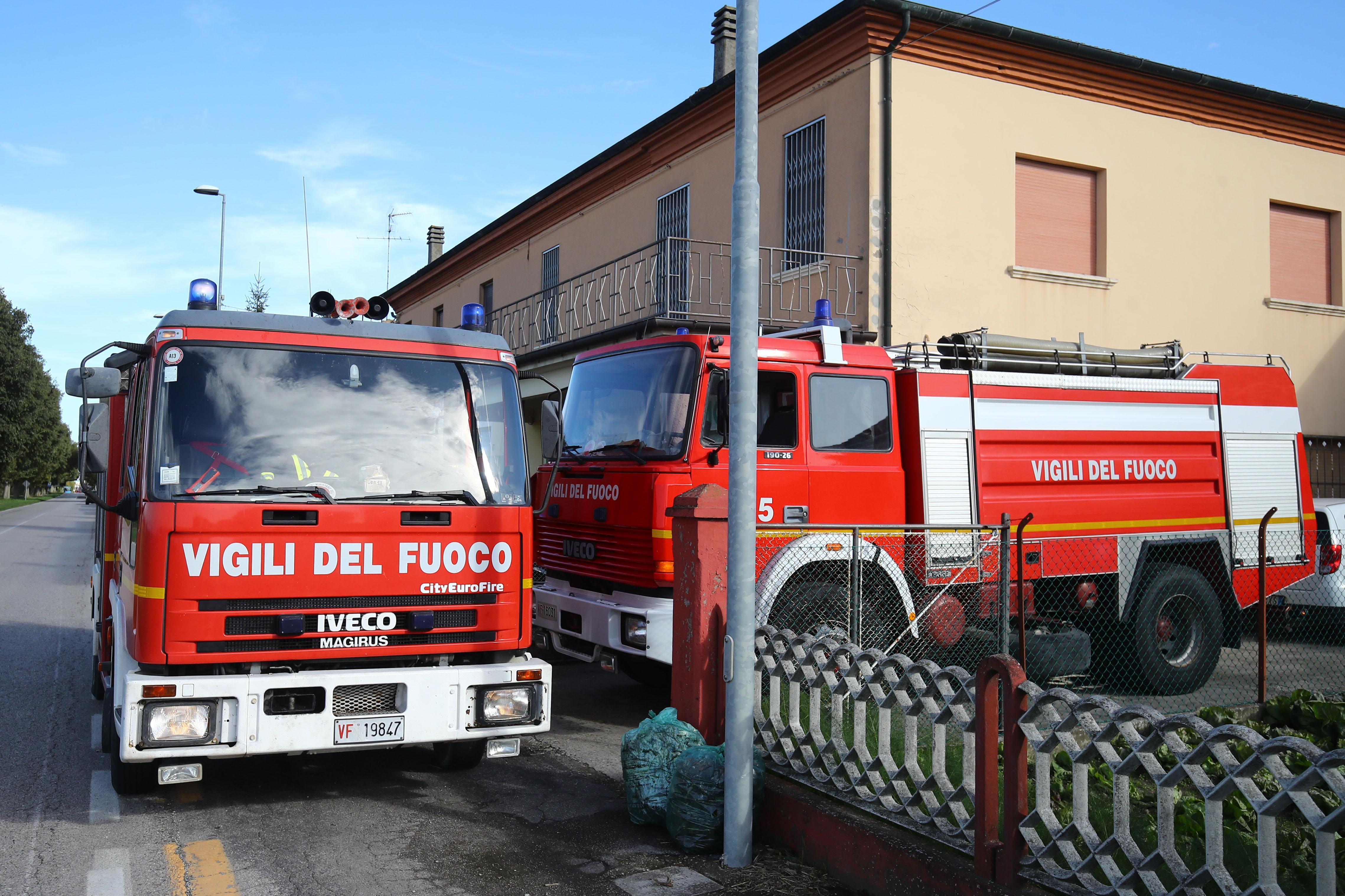 Si rovescia addosso l'olio bollente: è grave