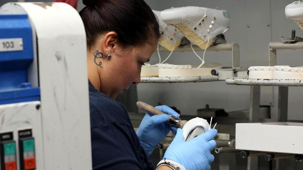 Calzaturificio Petrini verso la cessazione: a casa i 22 lavoratori