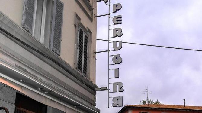 Si riaccende la storica insegna del Perugina