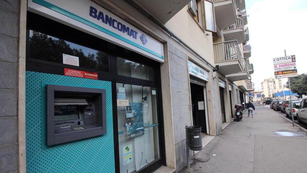 Fallisce il colpo alla Carige I ladri abbandonano il bottino