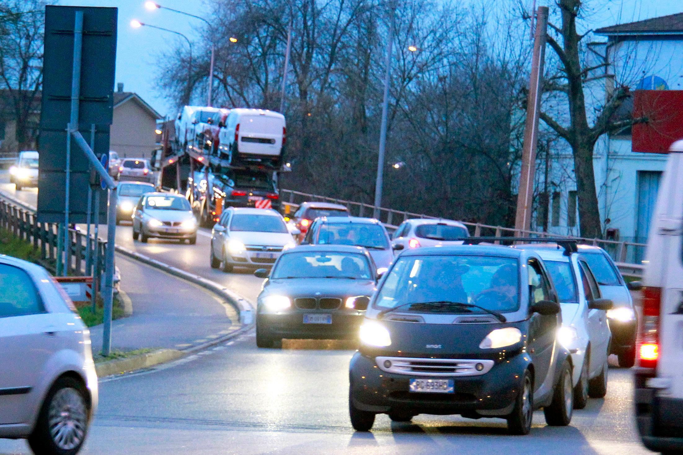 Traffico e code i 18 punti critici che rischiano di bloccare Modena