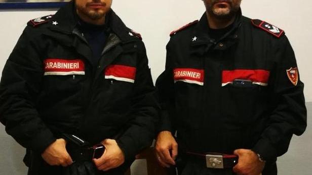 La droga e il denaro e gli oggetti inizialmente sequestrati al pusher