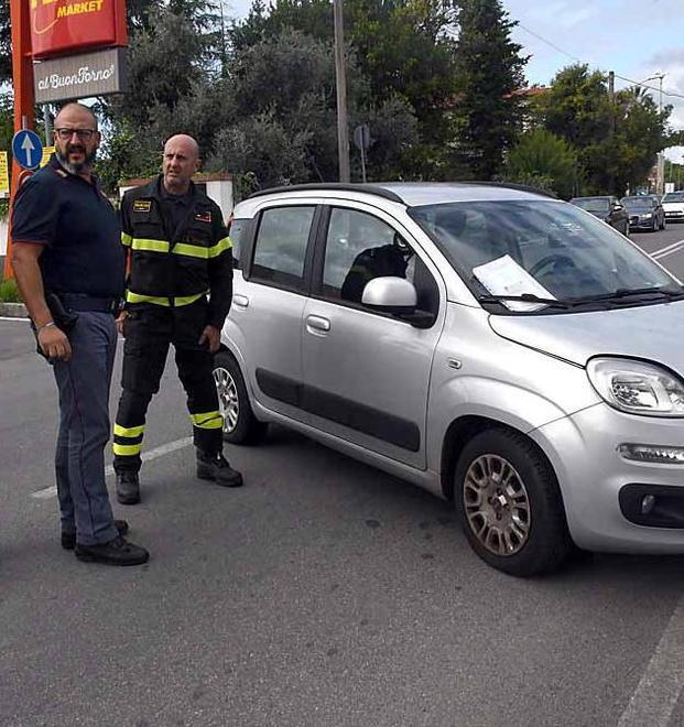 Si sente male in auto e si accascia al volante Muore uomo di 81 anni 