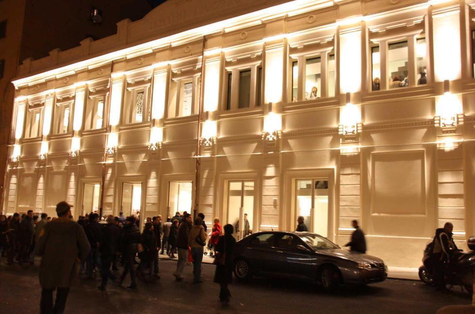 Dopo cinque anni riapre l’ex cinema Lazzeri: mostra sulla Coop e regno enogastronomico 