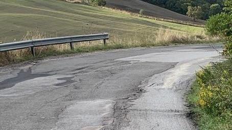 Asfalto pericoloso sulla 159 L’appello