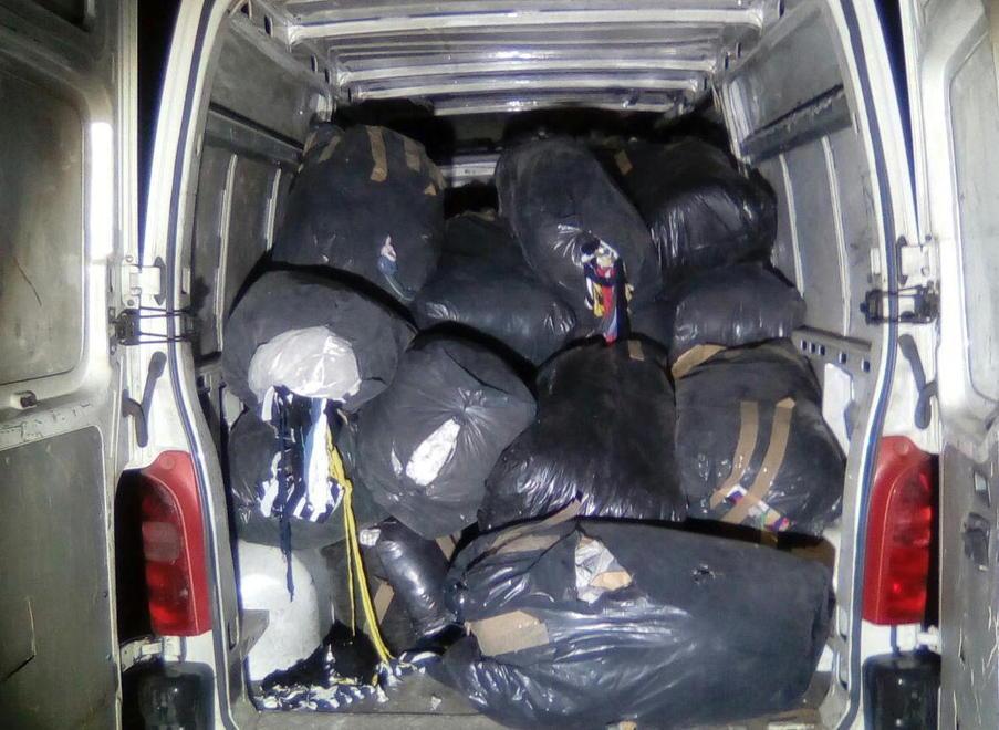 Furgone carico di scarti fermato dalla Finanza Denunciato un cinese