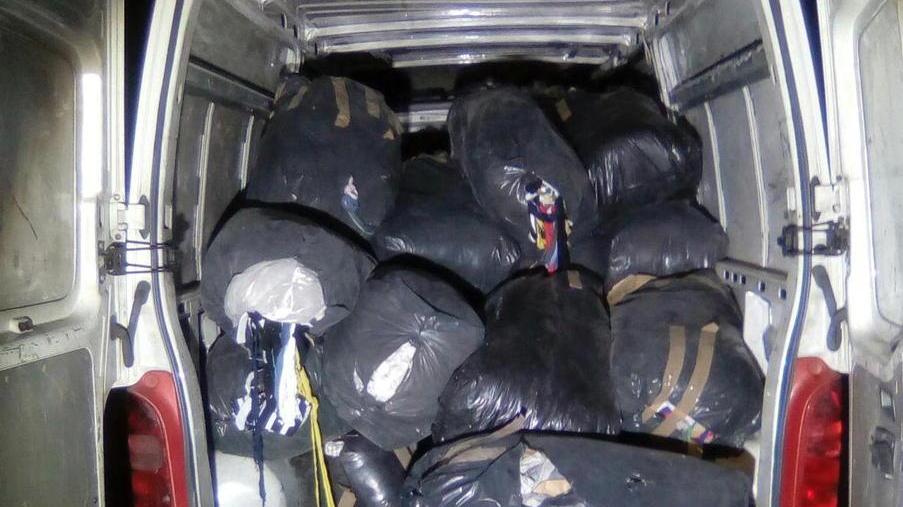 Furgone carico di scarti fermato dalla Finanza Denunciato un cinese