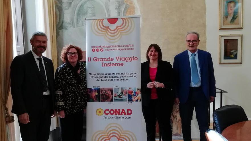 Conad porta in piazza il vino prima di aprire il market