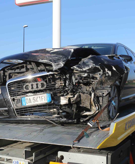 Tragico scontro frontale in via Emilia Muore sul colpo un artigiano di 53 anni 
