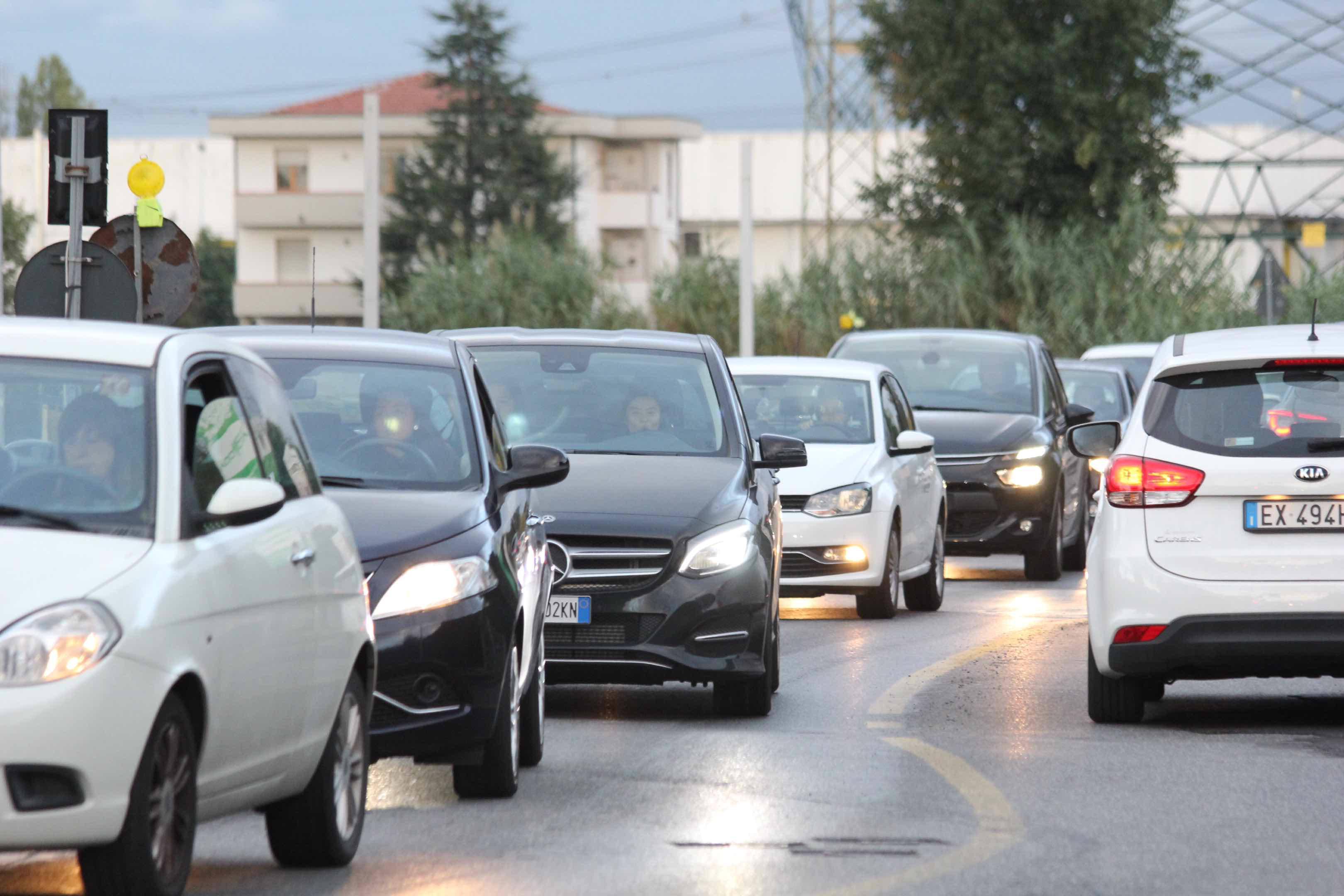 Code per lavori nella zona di Baciacavallo (foto d'archivio)