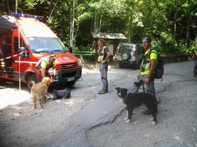Si ricorre anche ai cani per la ricerca del cercatore disperso (foto archivio)
