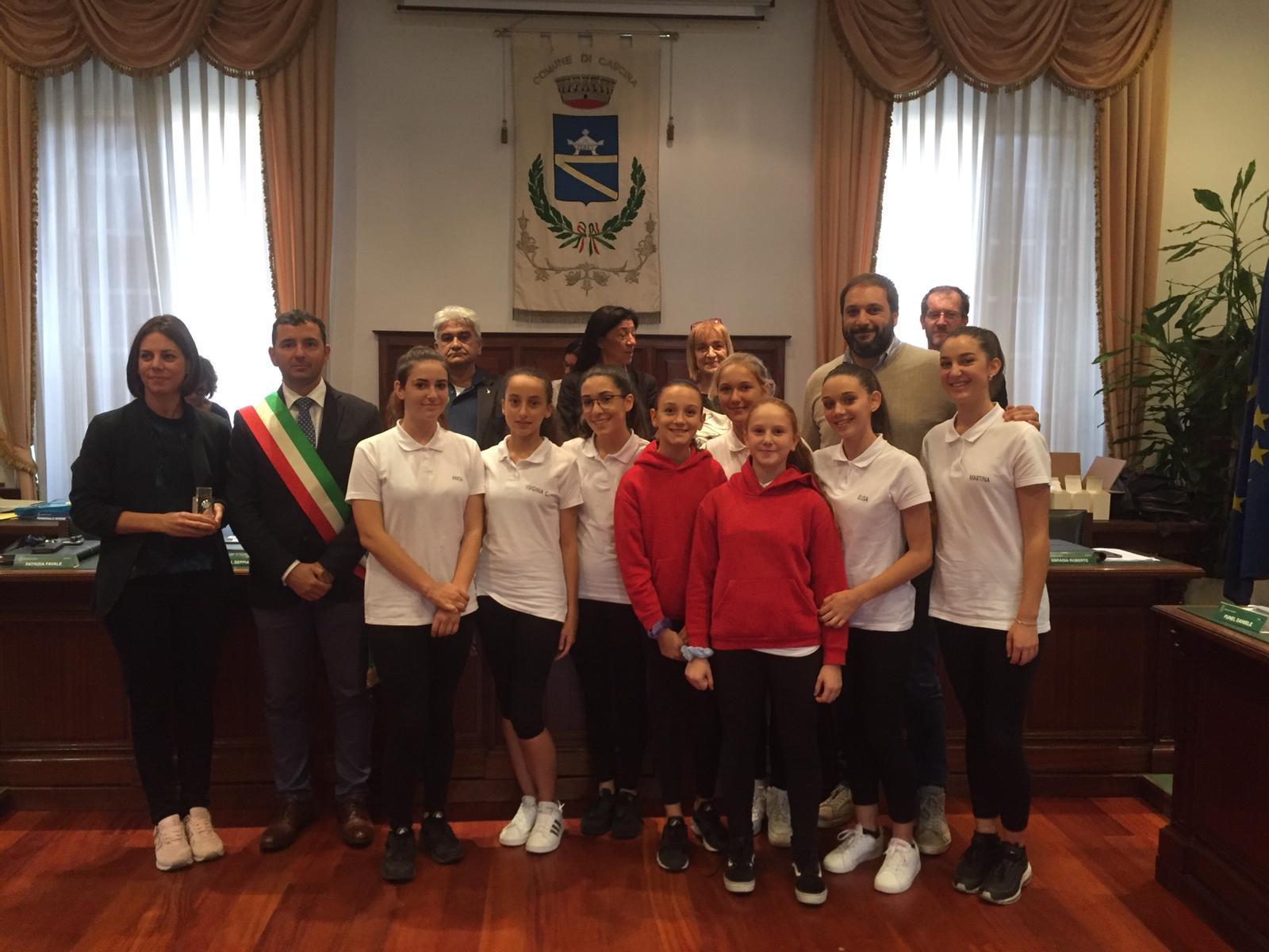 Alcune delle atlete premiate nella sala del consiglio comunale a Cascina