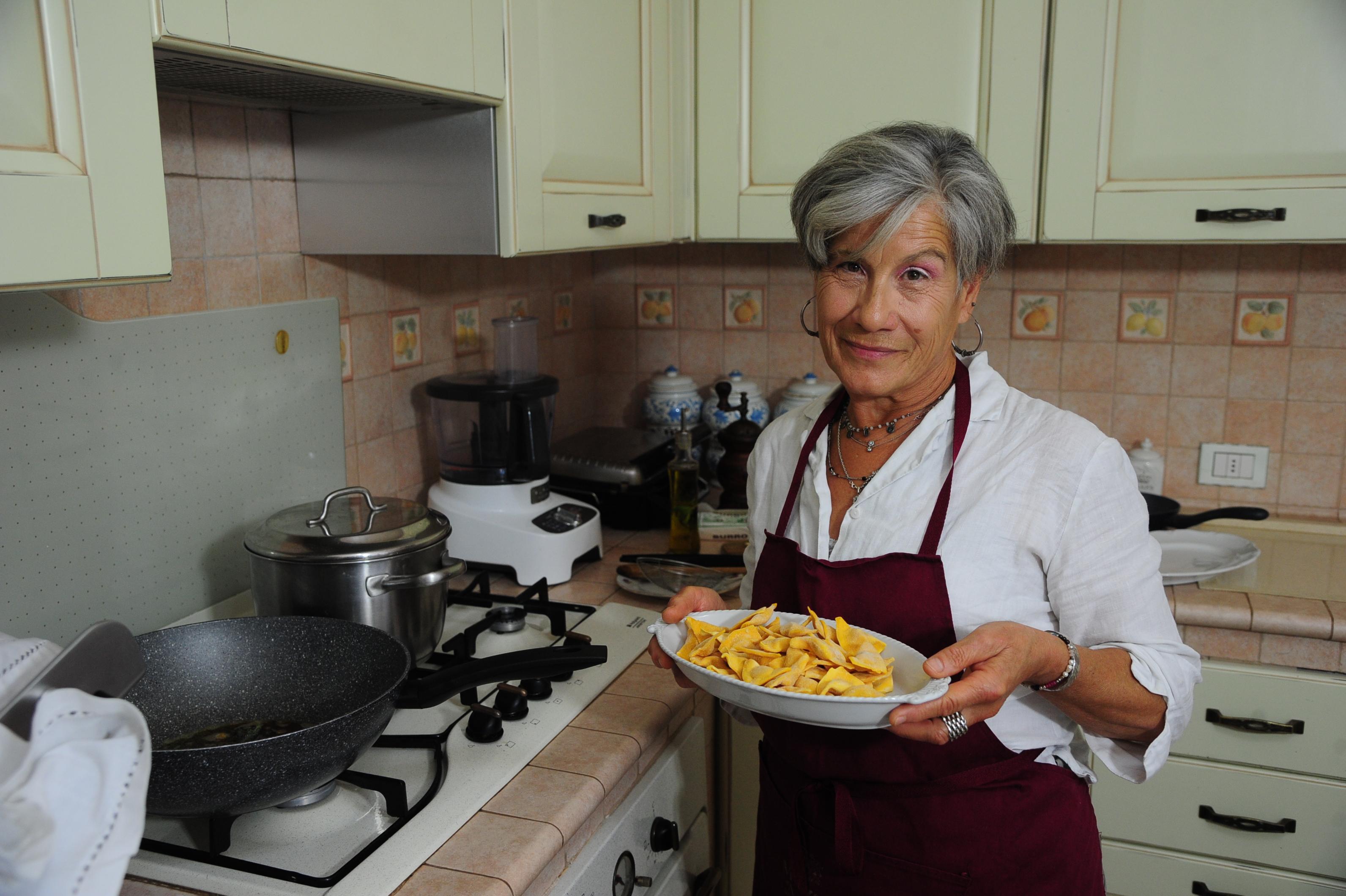 Carpi. In cucina con I tortelloni di zucca diventano speciali con frutta secca e guanciale croccante