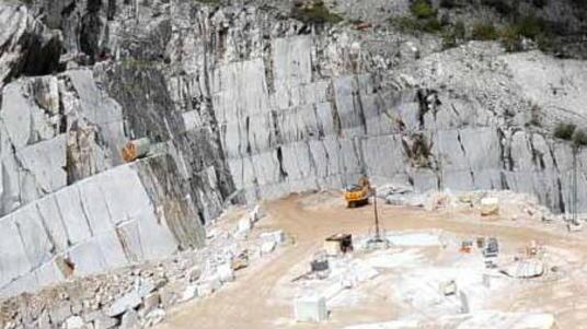 «No alla riapertura della cava ai piedi del Monte Borla»