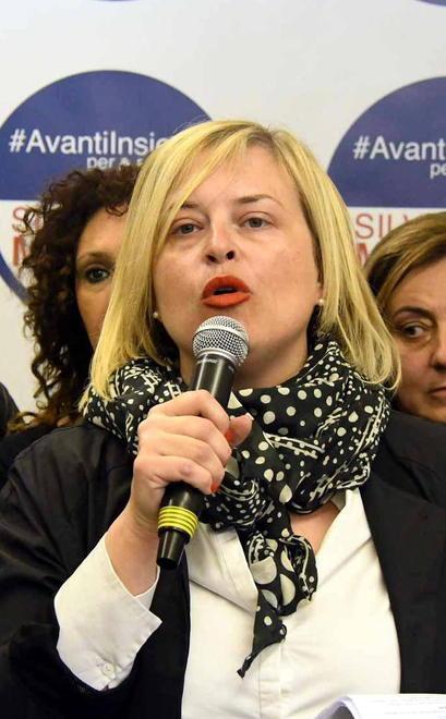«Sindaco incompetente, sulle piscine di Quercia fa soltanto annunci»