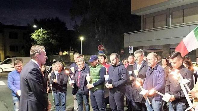 Fiaccolata per gli agenti uccisi