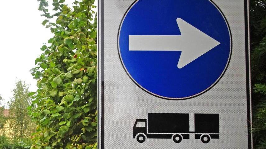 «Senso unico per i Tir: si può fare meglio»